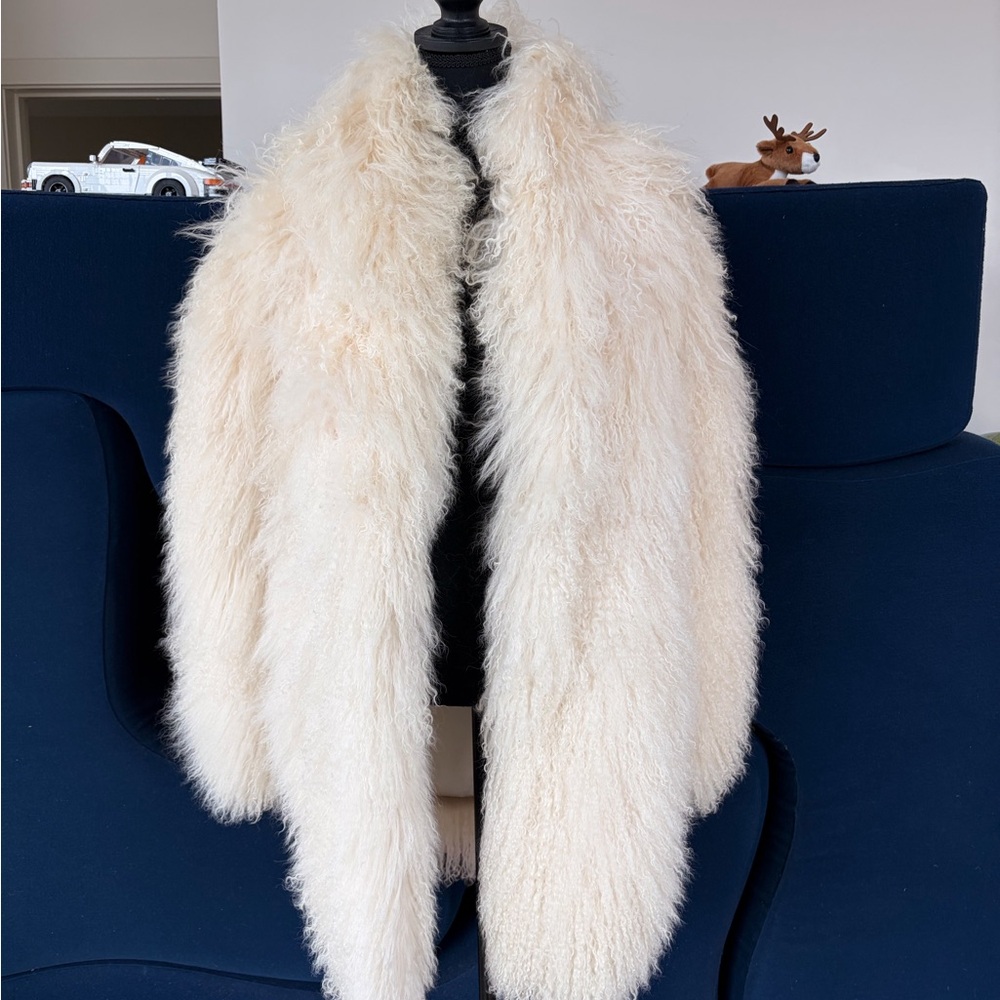 Vtg 1970’s Elegant Cream  Mongolian Fur Coat